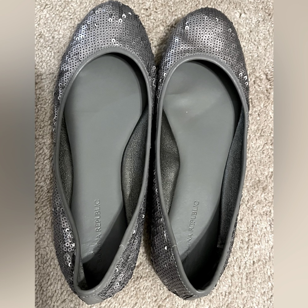 Banana Republic grey sequin flats. Size 8.5.
